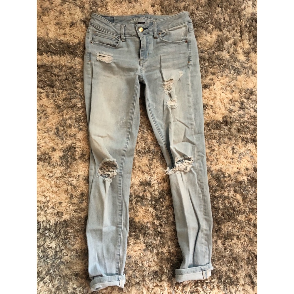 American Eagle light wash skinny jeans, size 4.